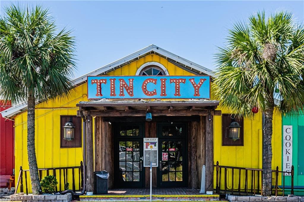 2100 Curtis ST, NAPLES FL 34112-31