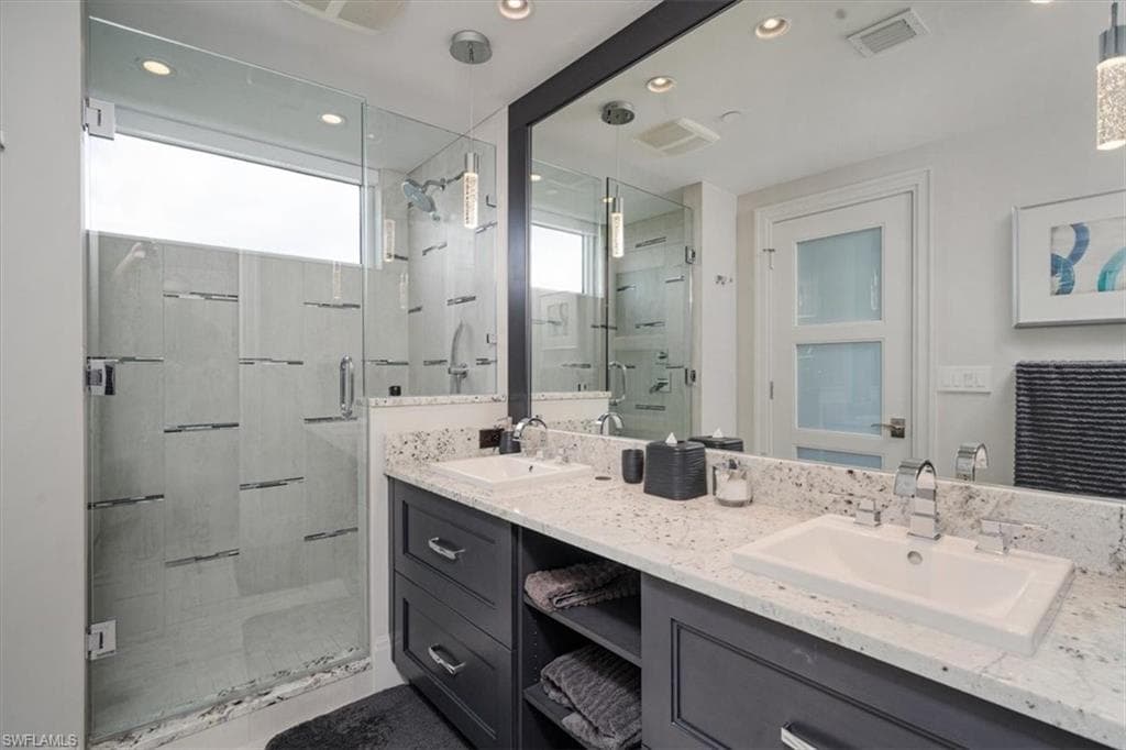 10 Seagate DR # 10N, NAPLES FL 34103-15