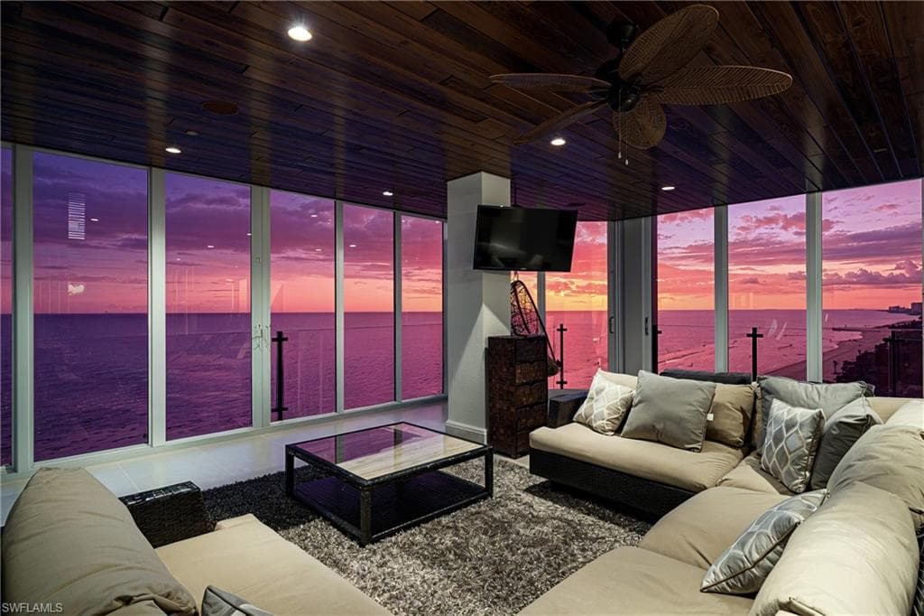 10 Seagate DR # 10N, NAPLES FL 34103-8