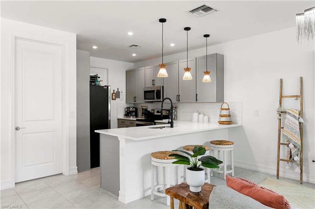 7578 Rockefeller DR, NAPLES FL 34119-16