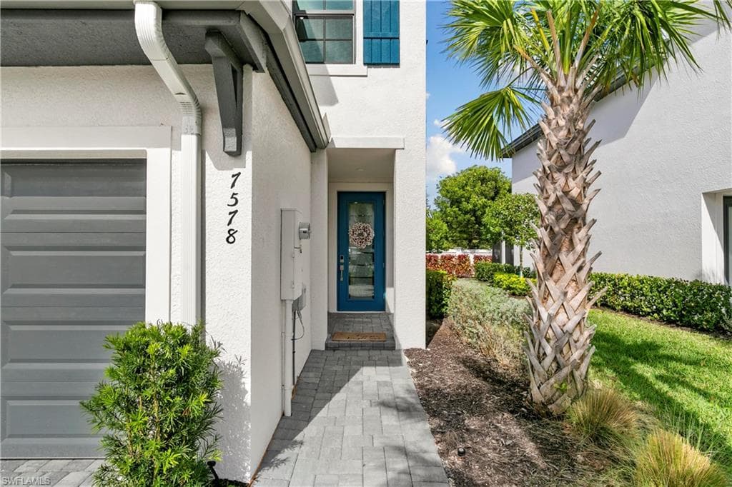 7578 Rockefeller DR, NAPLES FL 34119-3