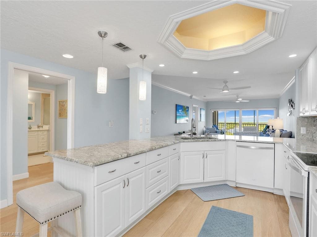 13105 Vanderbilt DR # 909, NAPLES FL 34110-25