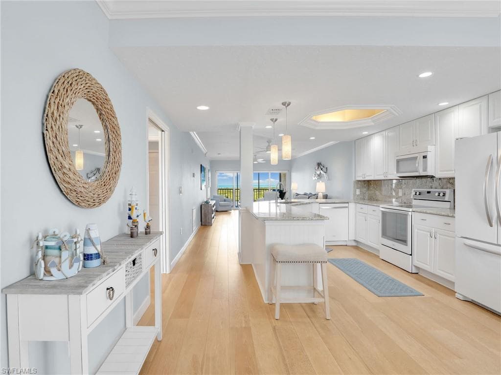 13105 Vanderbilt DR # 909, NAPLES FL 34110-24