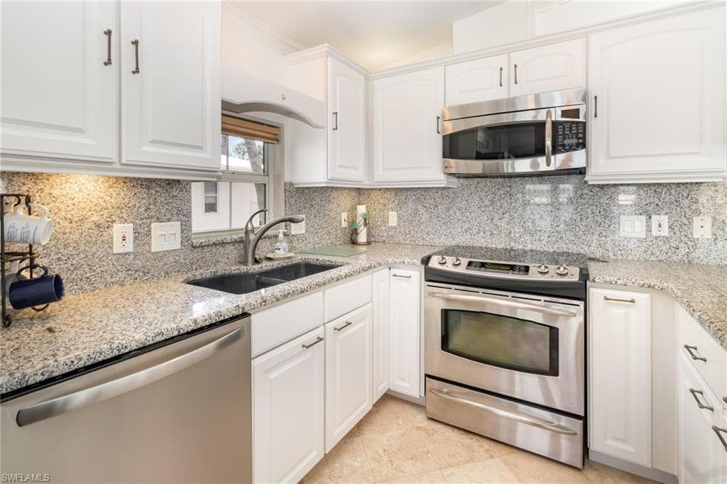 3048 Crystal Lake DR, NAPLES FL 34120-3