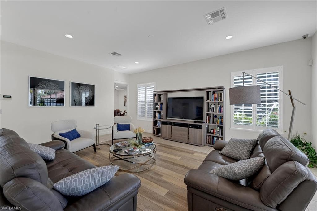 2165 Hawksridge DR 1302-21
