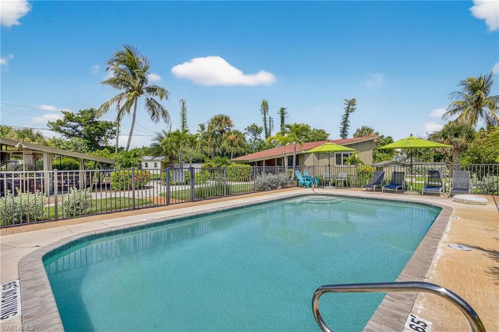 1220 Morningside PL, SANIBEL FL 33957-38