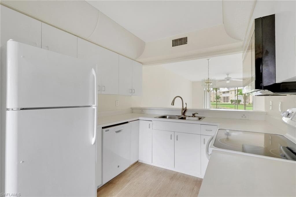 162 Pebble Shores DR # 104, NAPLES FL 34110-13