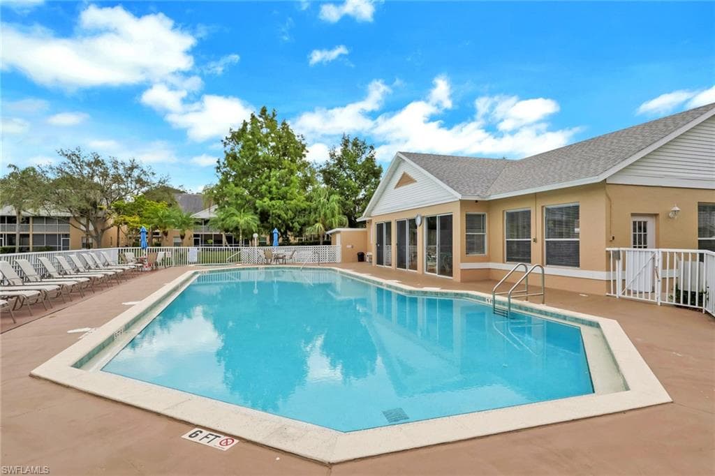 162 Pebble Shores DR # 104, NAPLES FL 34110-3