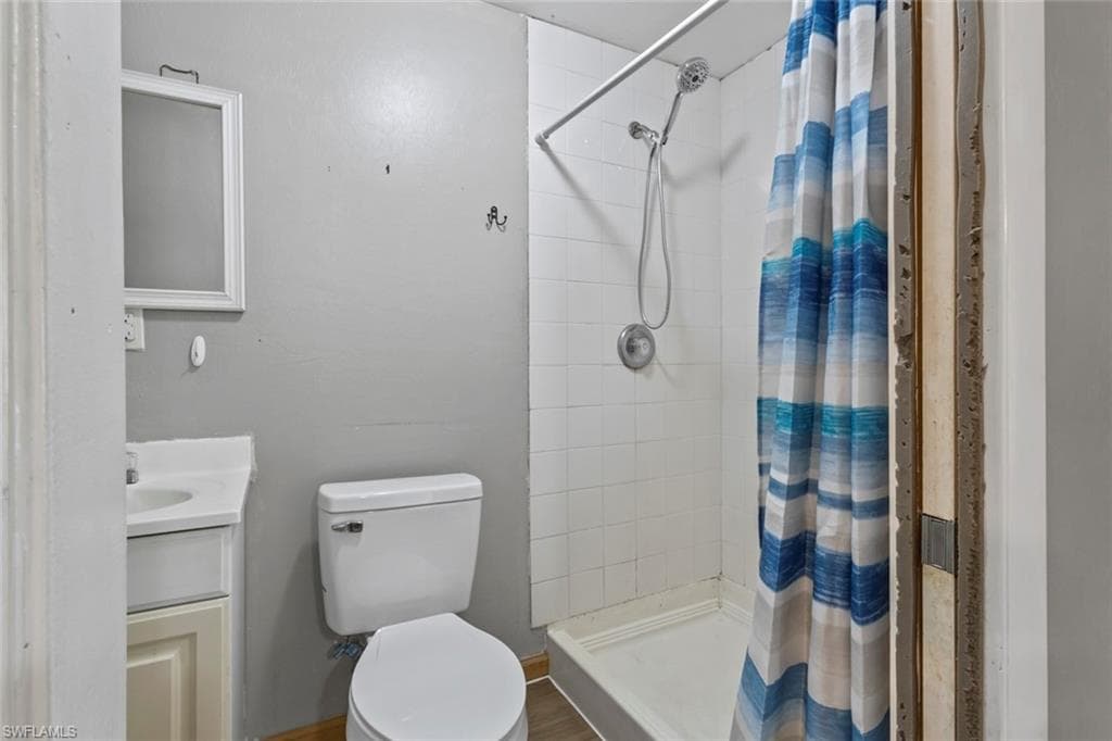 18417 Lee RD, FORT MYERS FL 33967-29