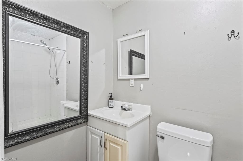 18417 Lee RD, FORT MYERS FL 33967-30