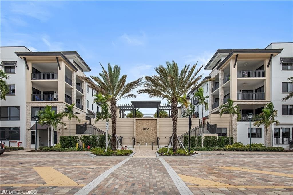 1035 3RD AVE S # 414, NAPLES FL 34102-26