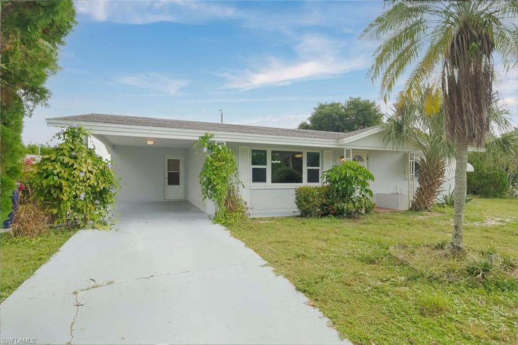 326 Canyon DR N, LEHIGH ACRES FL 33936-1