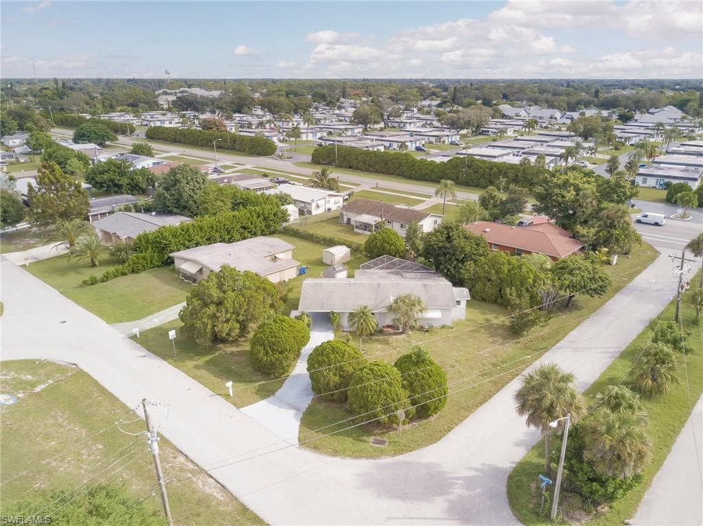 326 Canyon DR N, LEHIGH ACRES FL 33936-2