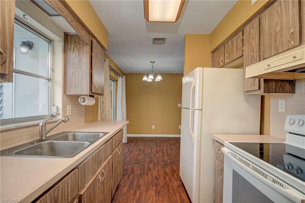 326 Canyon DR N, LEHIGH ACRES FL 33936-8