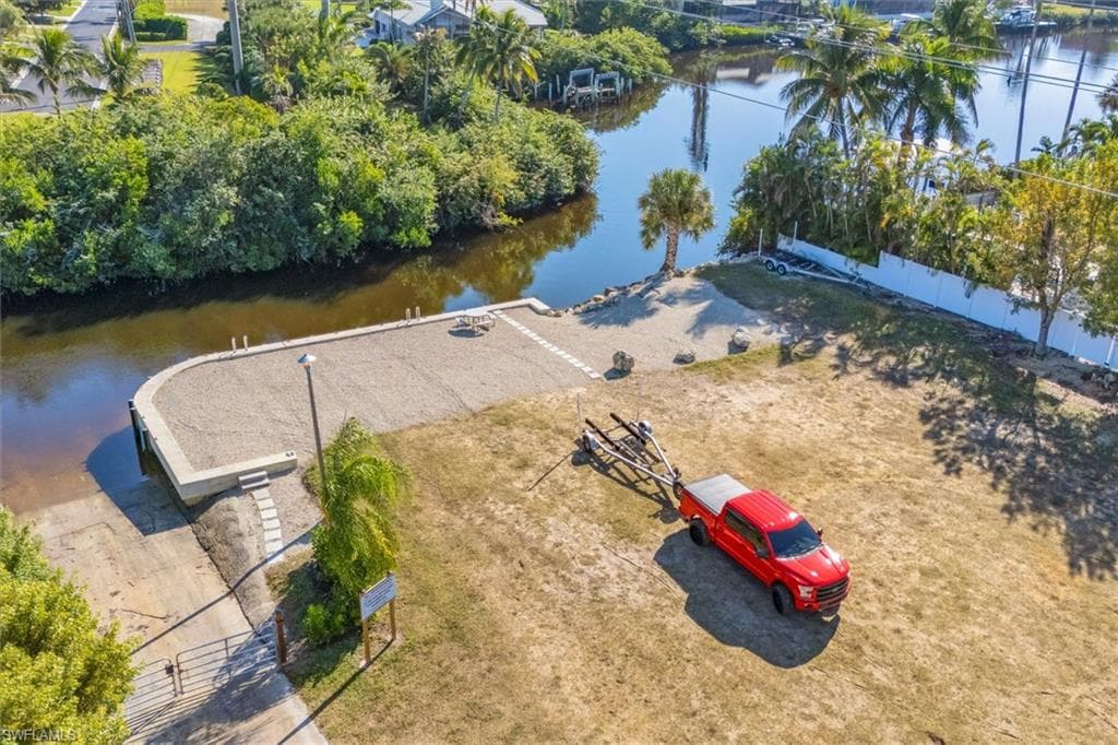 17585 Blackfriar DR, FORT MYERS FL 33908-32