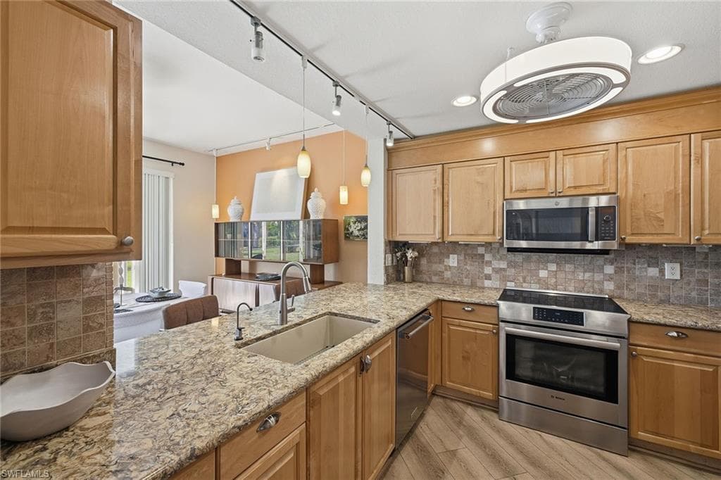 900 Diamond CIR # 905, NAPLES FL 34110-5