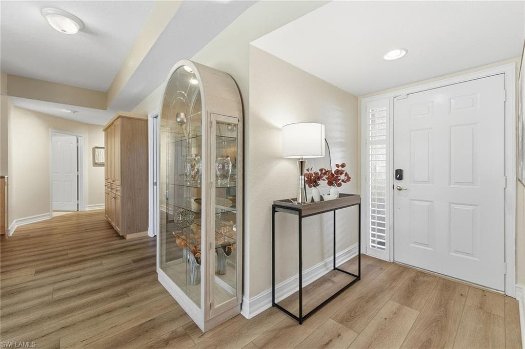 900 Diamond CIR # 905, NAPLES FL 34110-15