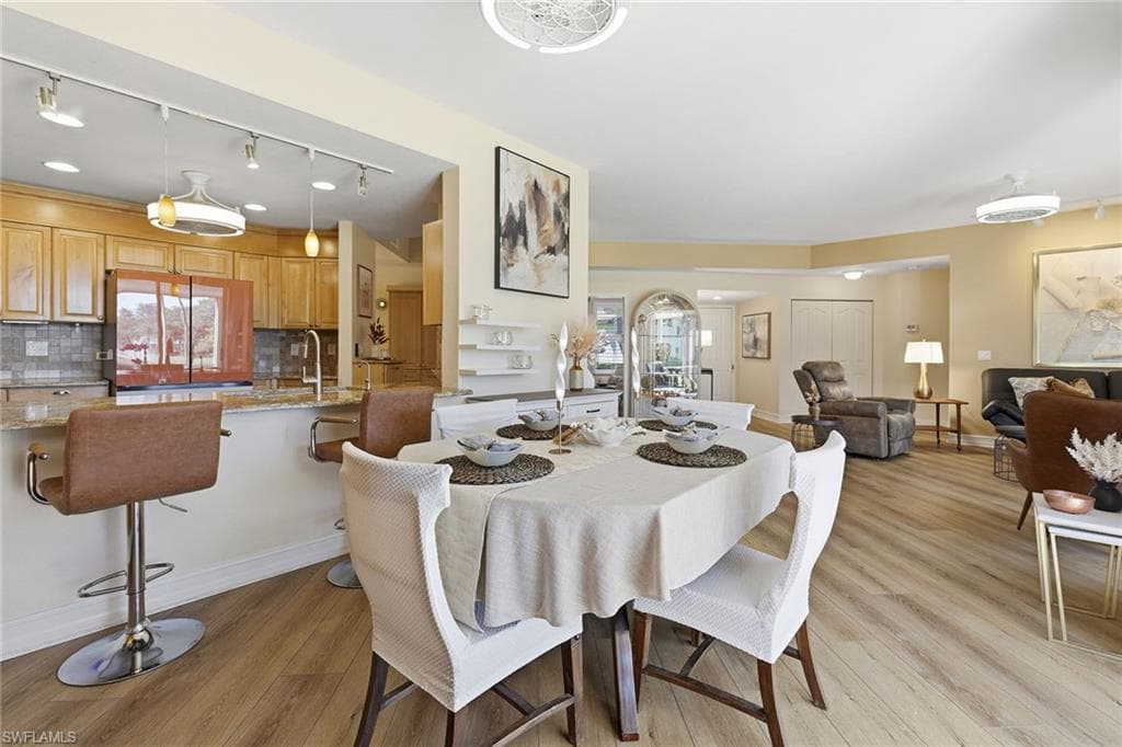 900 Diamond CIR # 905, NAPLES FL 34110-11