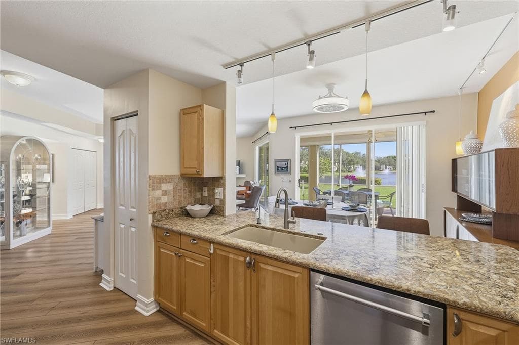 900 Diamond CIR # 905, NAPLES FL 34110-4