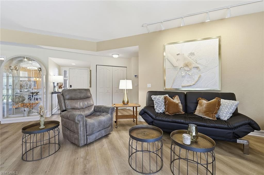 900 Diamond CIR # 905, NAPLES FL 34110-14