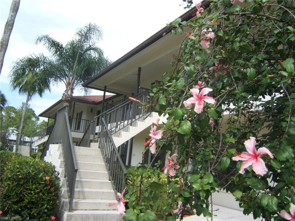 500 Misty Pines CIR # 203, NAPLES FL 34105-23