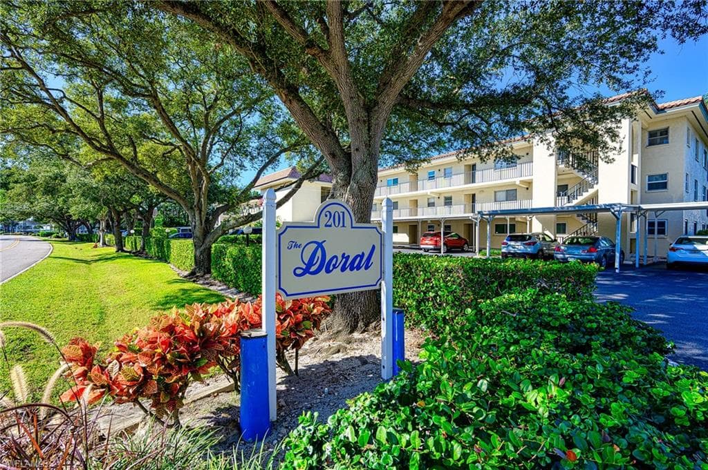 201 Quail Forest BLVD 103-1