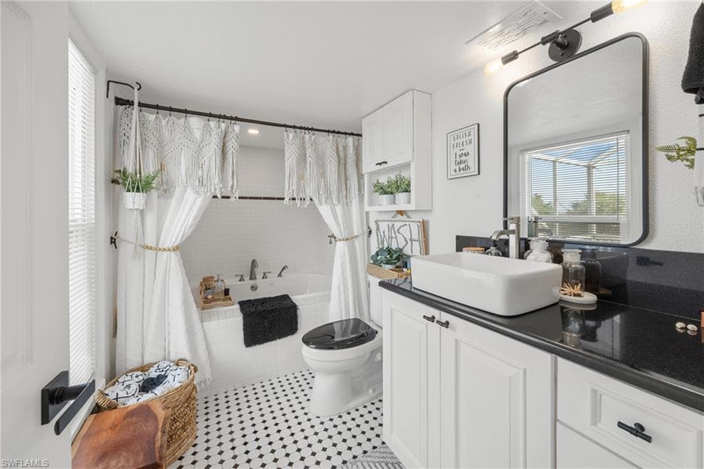 9247 Dimmick DR, SANIBEL FL 33957-29