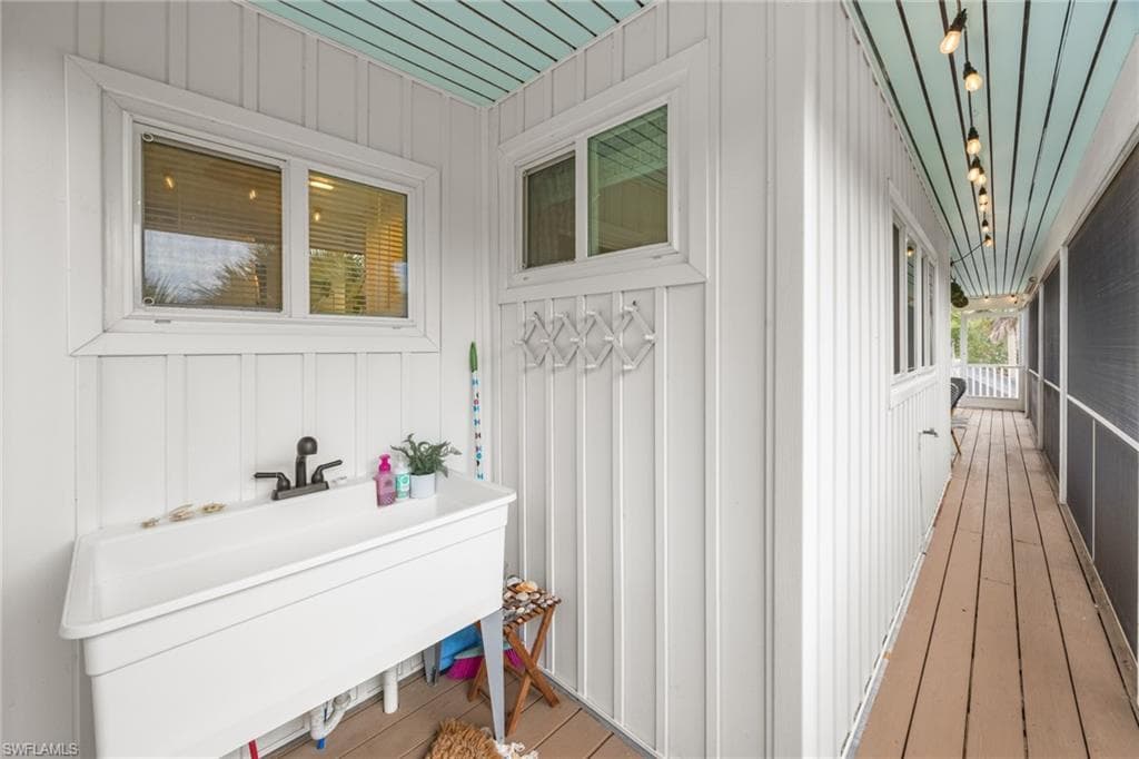 9247 Dimmick DR, SANIBEL FL 33957-18