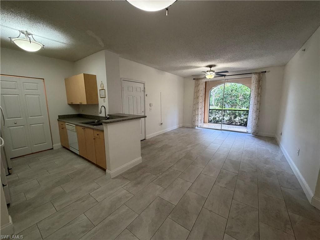 1210 Reserve WAY # 107, NAPLES FL 34105-4