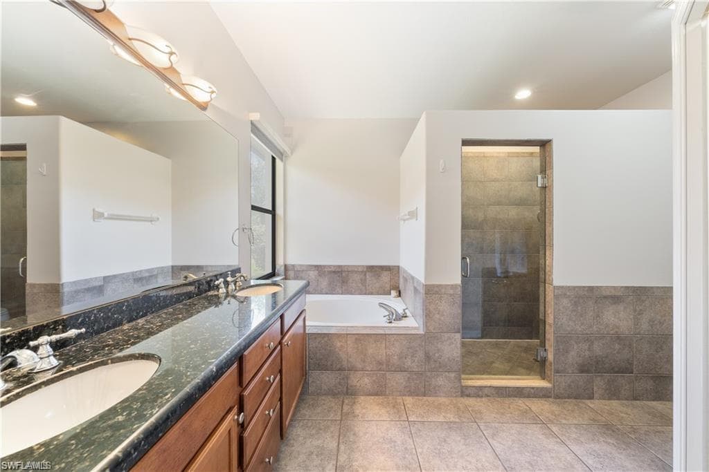 14864 Indigo Lakes CIR, NAPLES FL 34119-26