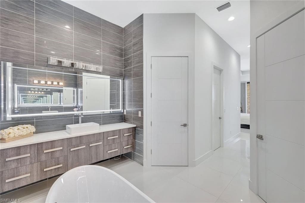 1110 Lenox CT, CAPE CORAL FL 33904-21