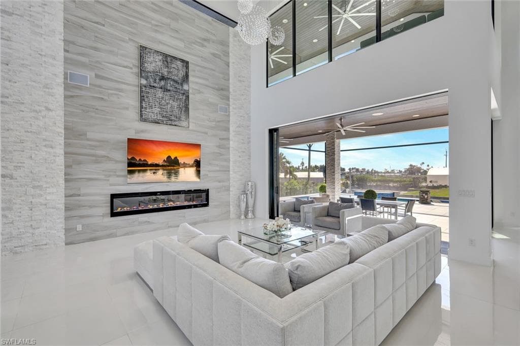 1110 Lenox CT, CAPE CORAL FL 33904-4