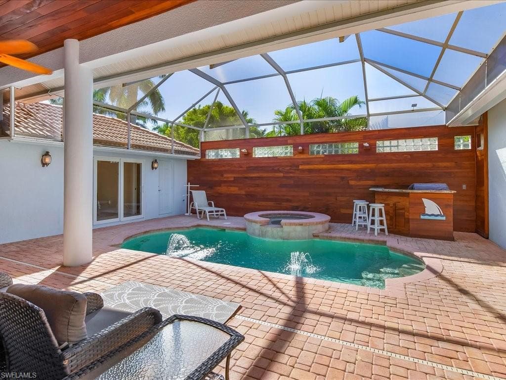 1309 Briarwood CT, NAPLES FL 34104-5