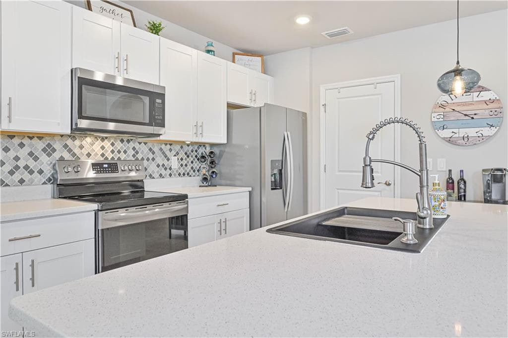 8908 Cascade Price CIR, NORTH FORT MYERS FL 33917-15