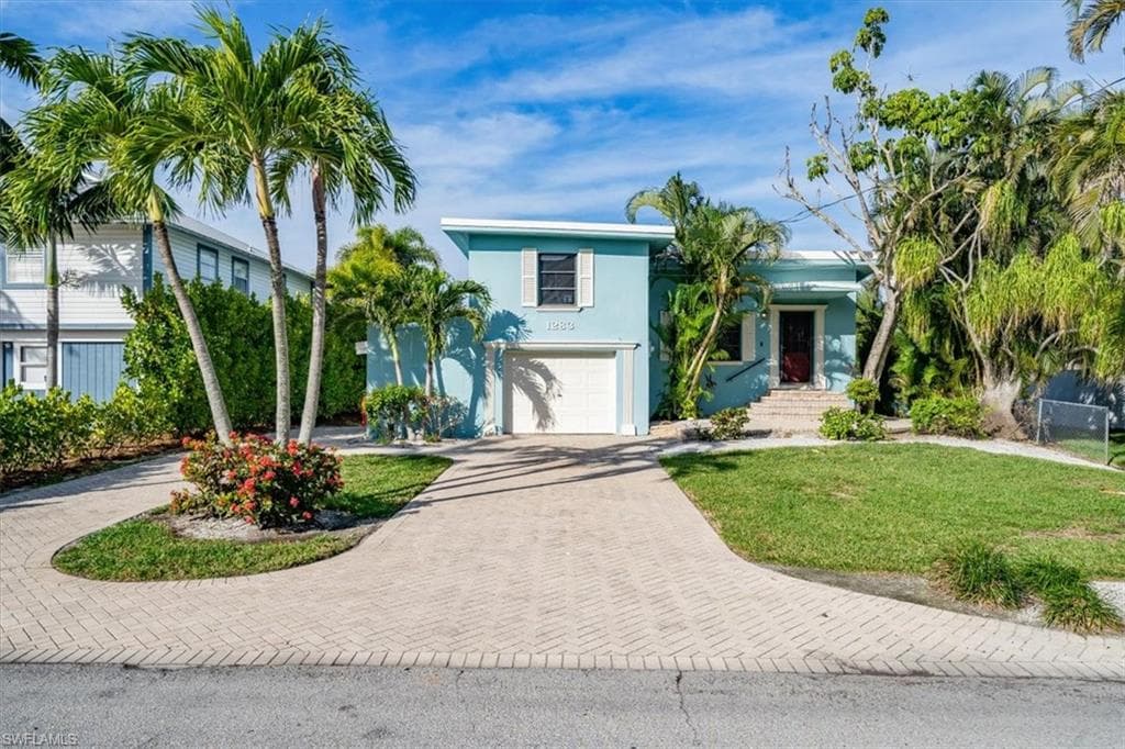 1283 Grand Canal DR, NAPLES FL 34110-1