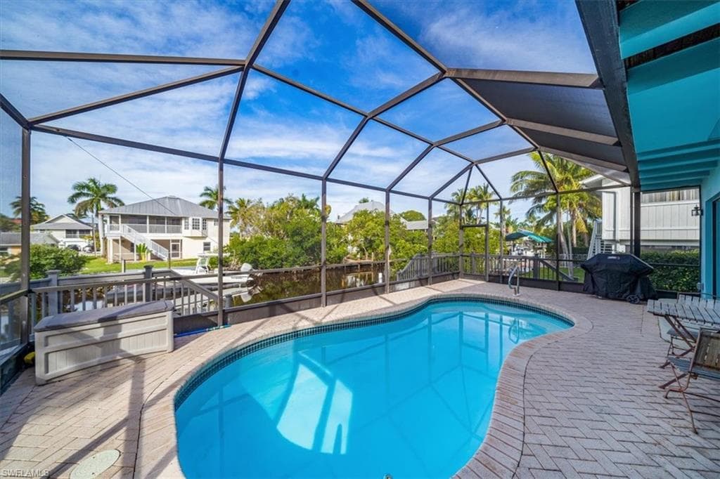 1283 Grand Canal DR, NAPLES FL 34110-19