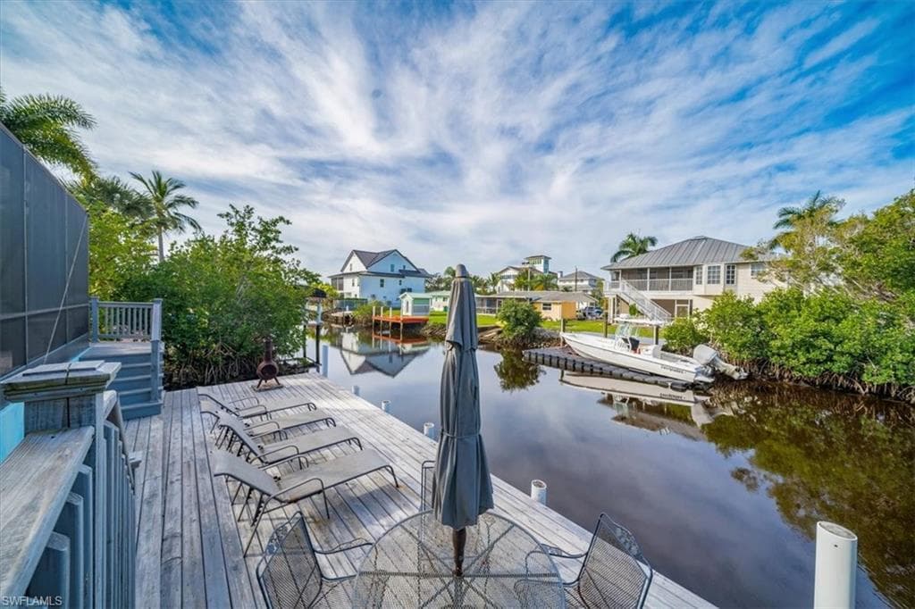 1283 Grand Canal DR, NAPLES FL 34110-23