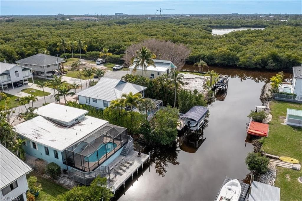 1283 Grand Canal DR, NAPLES FL 34110-33