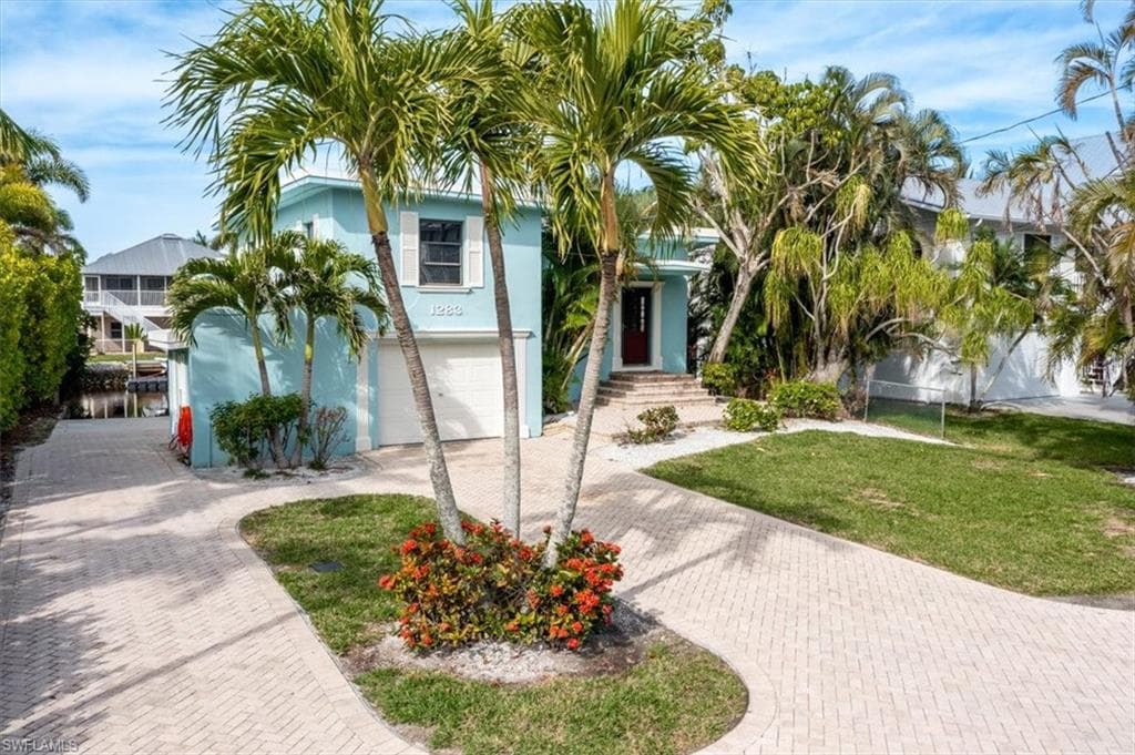 1283 Grand Canal DR, NAPLES FL 34110-28