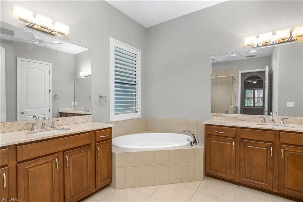 1558 Serrano CIR, NAPLES FL 34105-15