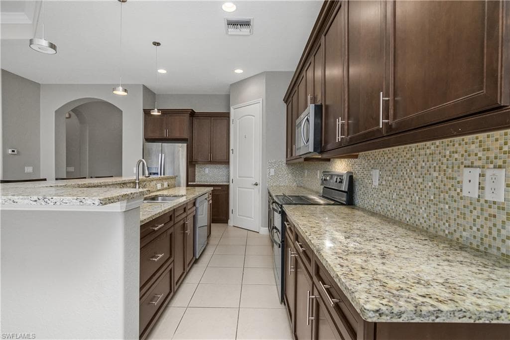 1558 Serrano CIR, NAPLES FL 34105-8