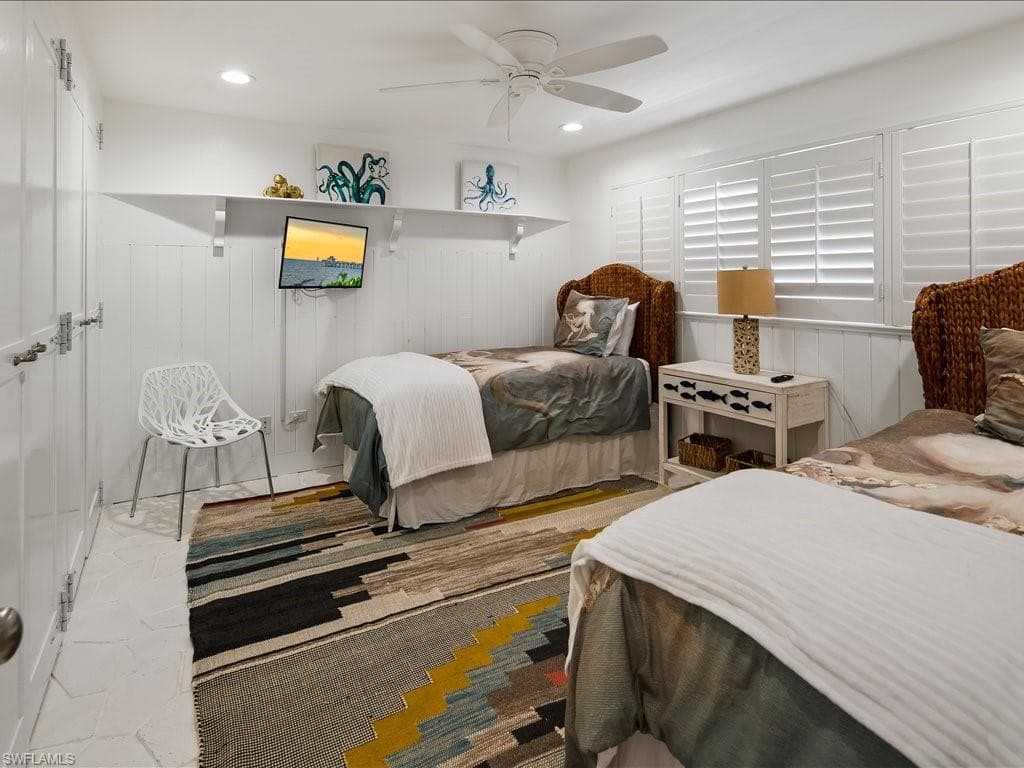 436 Golfview DR, NAPLES FL 34110-24