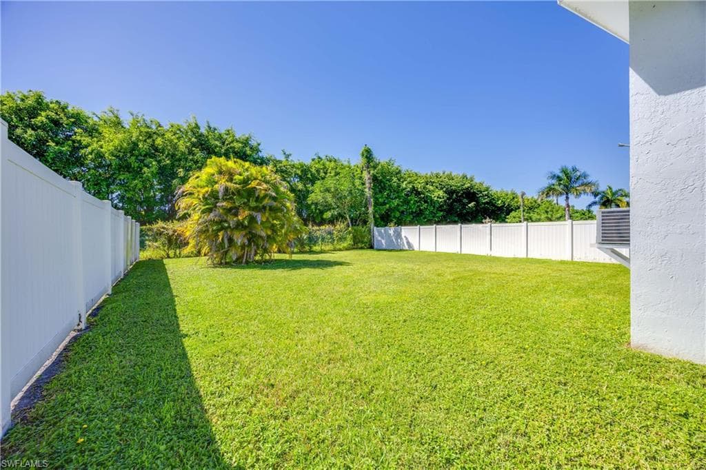 111 7th ST, NAPLES FL 34113-26