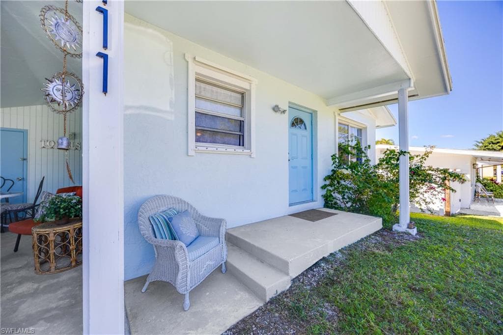 111 7th ST, NAPLES FL 34113-1