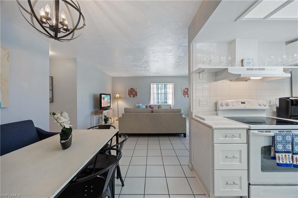 111 7th ST, NAPLES FL 34113-12