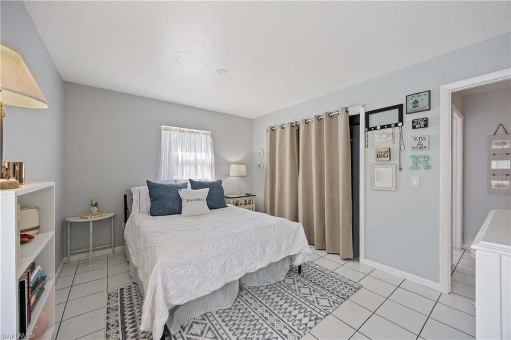111 7th ST, NAPLES FL 34113-15