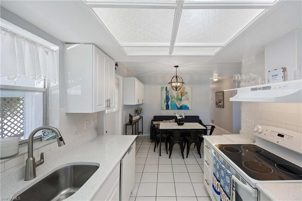 111 7th ST, NAPLES FL 34113-11