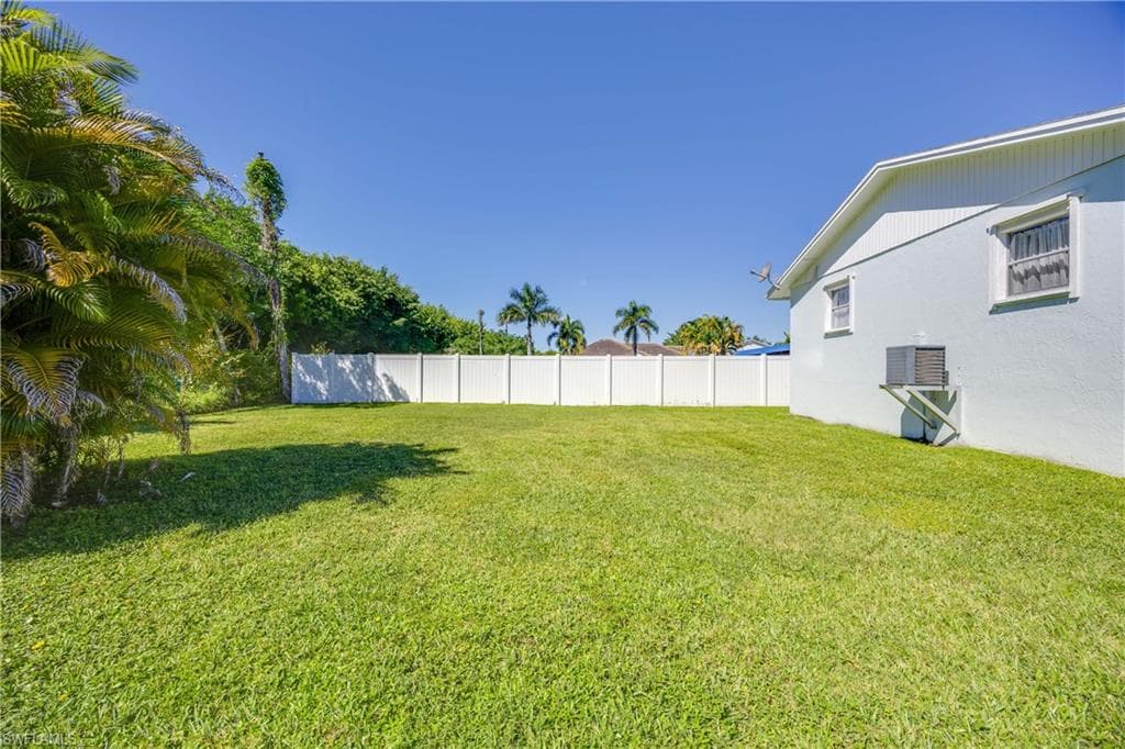 111 7th ST, NAPLES FL 34113-25