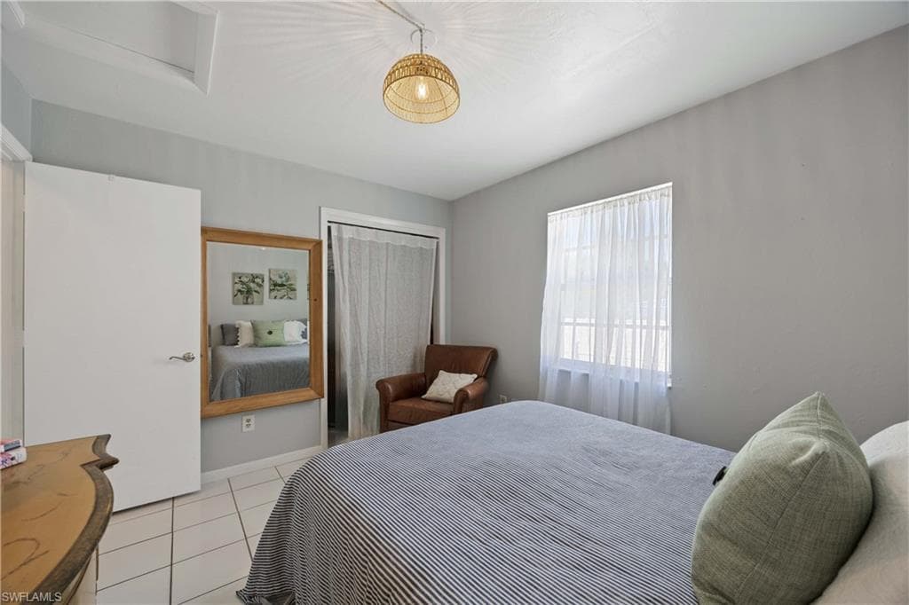 111 7th ST, NAPLES FL 34113-21