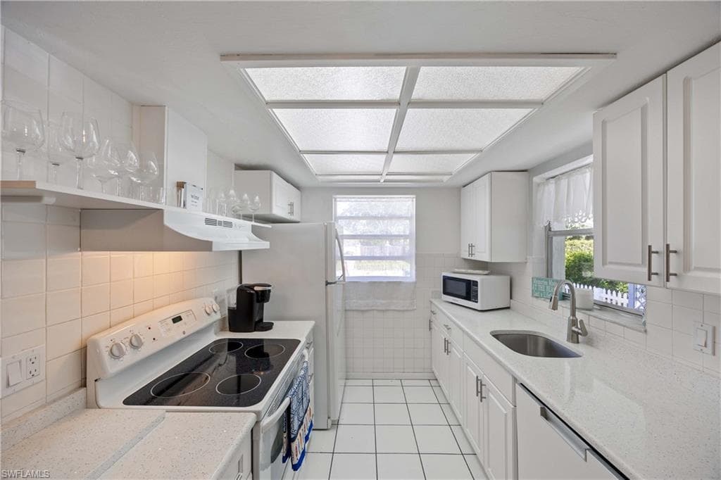 111 7th ST, NAPLES FL 34113-9